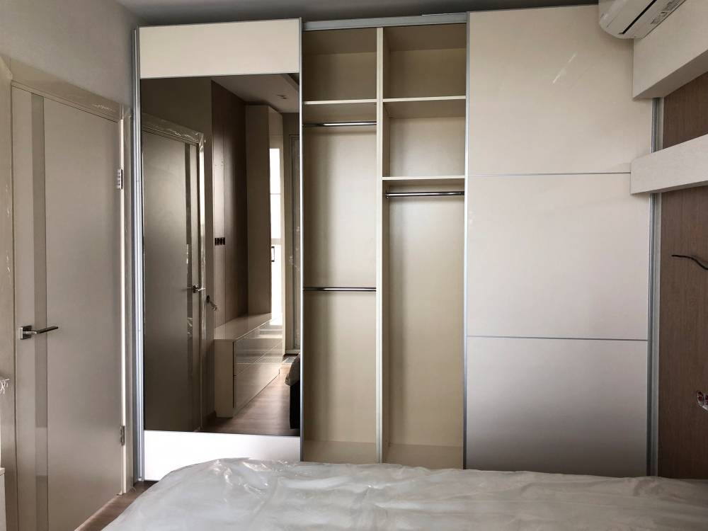 Ремонт фасада встроенного шкафа-купе на дому